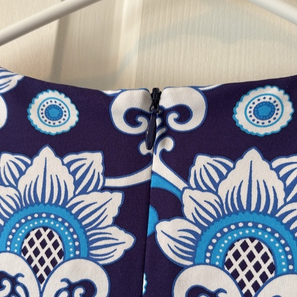J. McLaughlin Blue and White Patterned Stretchy Dress - S - Picture 4 of 9
